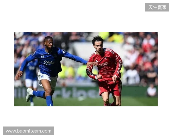 记者：琼斯正考虑结束16年红军生涯，维拉热刺国米有意